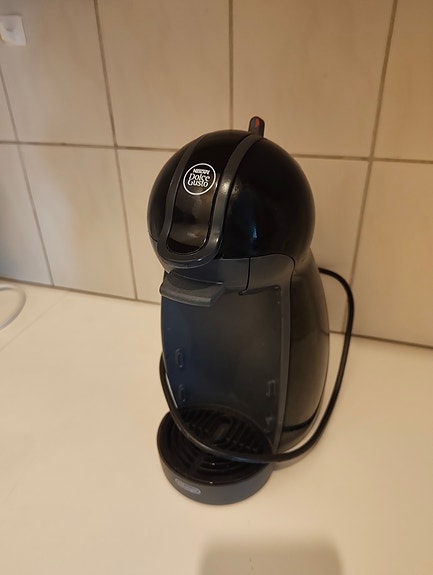 Dolce Gusto kapselikeitin musta