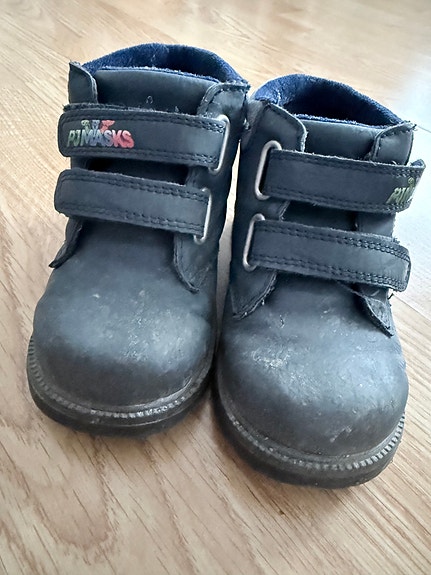 Välikausikengät koko 23