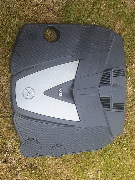 Mercedes-Benz moottorin suojamuovi V6