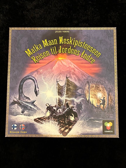 Matka Maan Keskipisteeseen -lautapeli