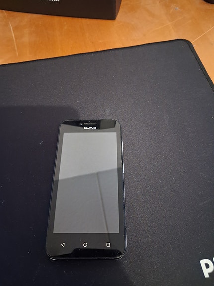 Huawei Y560 puhelin
