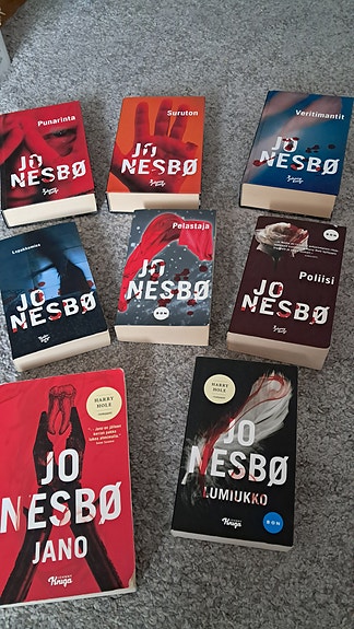 Jo Nesbo kirjoja 5e/kpl