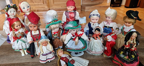 Matkamuistonukkeja 50-70 luvulta