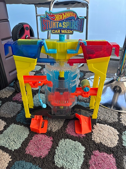 Hot Wheels Stunt & Splash Car Wash autorata-leikkisetti