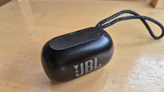 JBL Bluetooth kotelo.