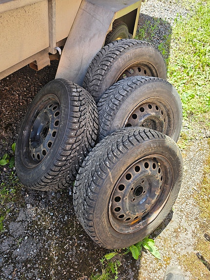 15" peltivannesarja hakkapeliitta 9 ja bridgestone blizzak spike-01 nastoilla