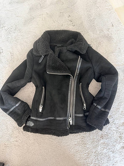 Zara Outerwear naisten talvitakki S musta tekoturkis