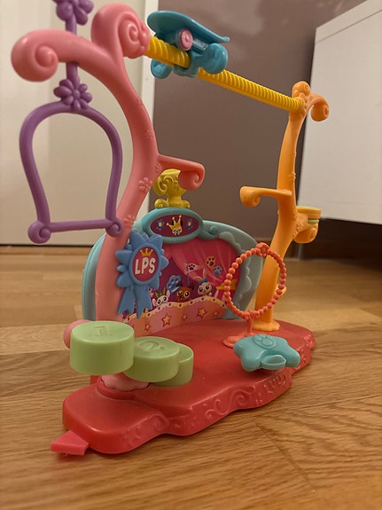 Petsshop talo ja 4 petsiä