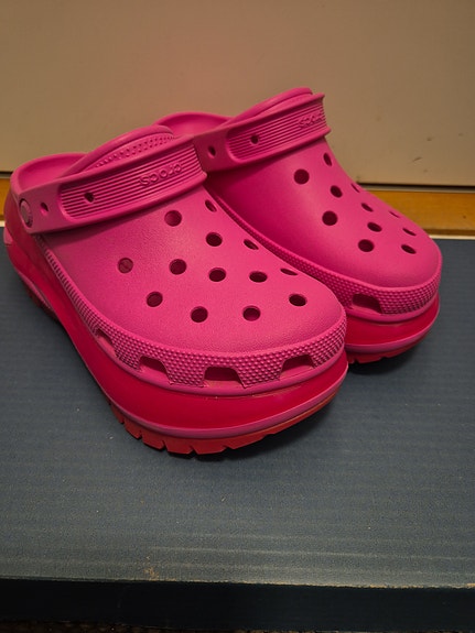 Korkeat Crocs kengät, koko 38-39