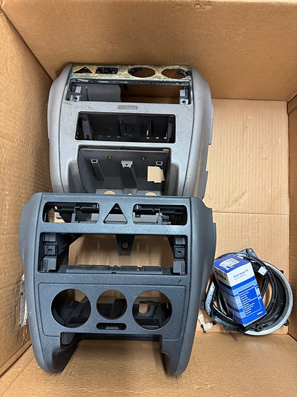 Audi A3 8L kehys radiolle ja ilmastoinnille, 2 kpl