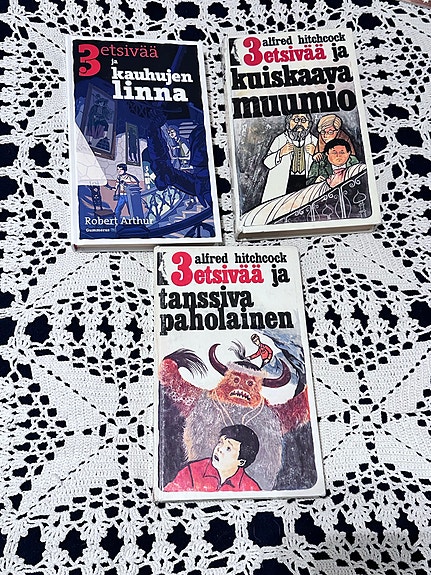 Kolme 3 etsivää kirjaa