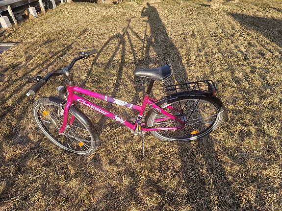 Crescent Tyttöjen/Naisten pyörä 26"pyörillä.