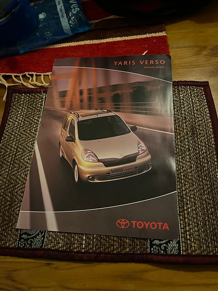 Toyota Yaris Verso-esite