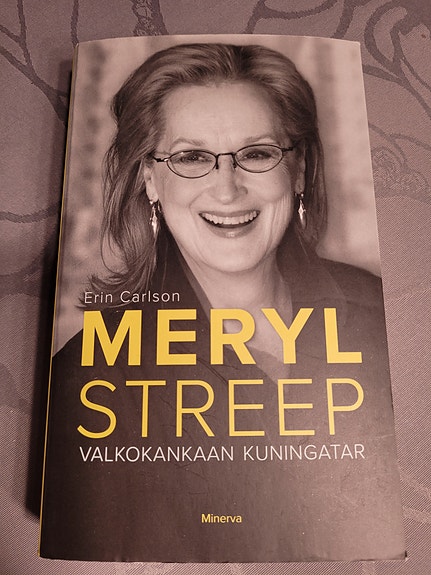 Meryl Streep valkokuninkaan kuningatar, Erin Carlson