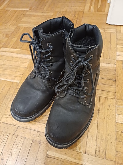 mustat miesten talvikengät, koko 42