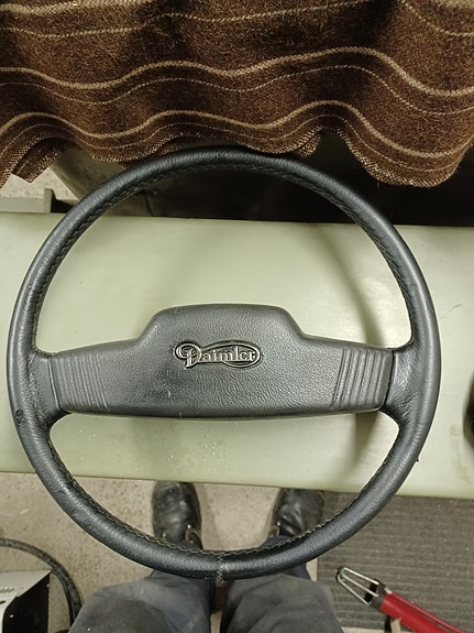 Daimler Double six nahkaratti