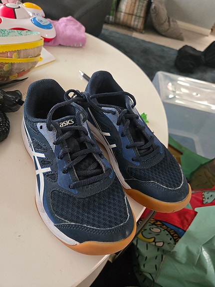 Asics sisäpelikengät 34