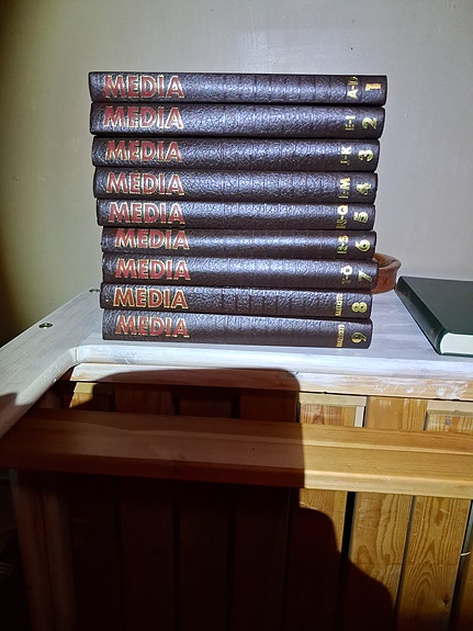 Media kirjasarja 1-9