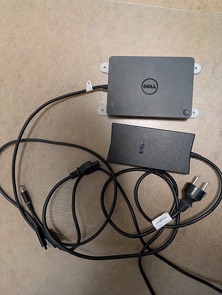 Dell WD15 telakka ja 130W virtalähde