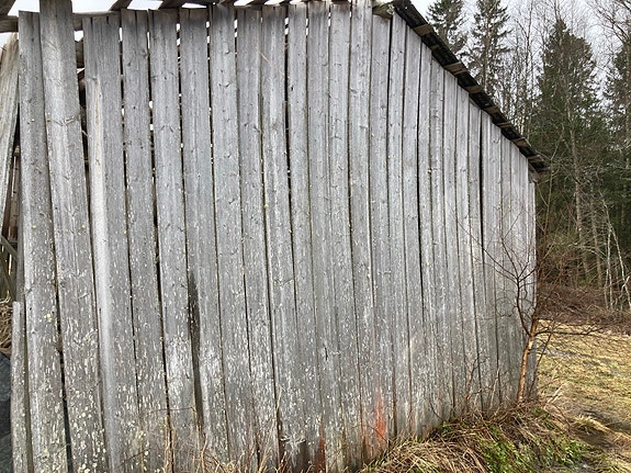 Harmaata lautaa