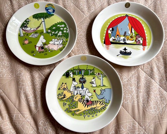 Käyttämättömiä tarrallisia muumilautasia (kpl-hinta)