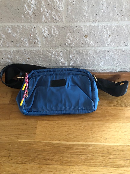 Crossbody vyölaukku