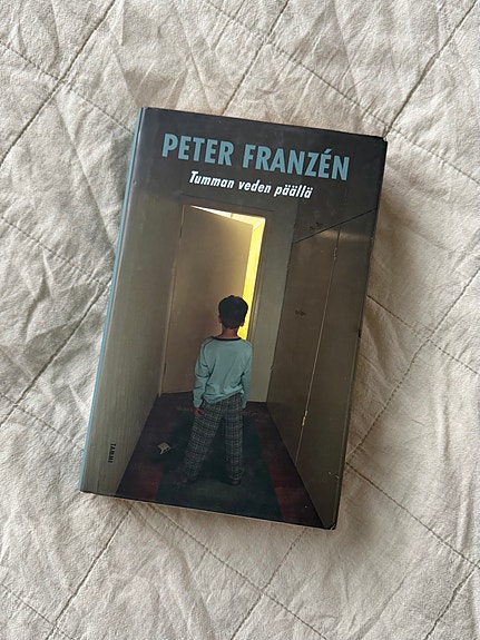Peter Franzén: Tumman veden päällä