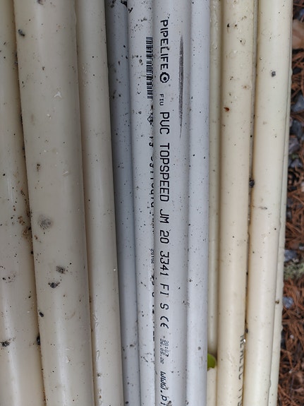 PVC-suojaputkia