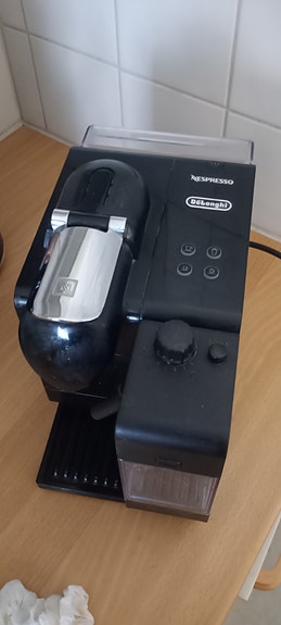 Nespresso delonghi kapseli espressokeitin