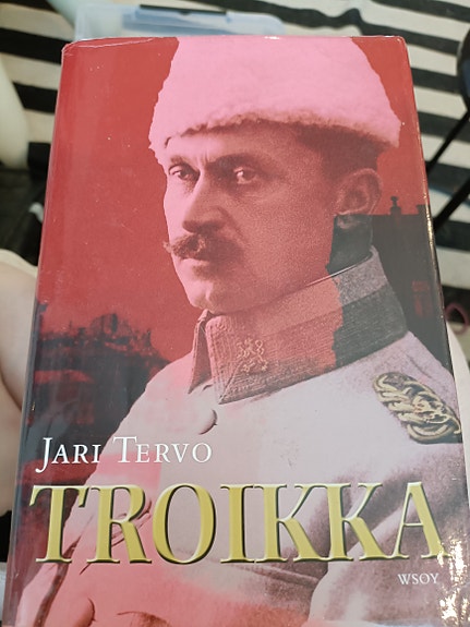 Jari Tervo Troikka kirja