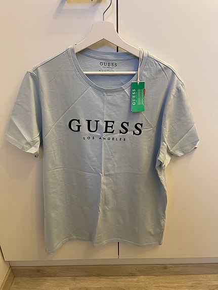 Guess t-paita