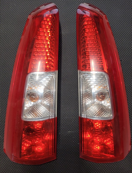 Volvo v70 ylemmät takavalot