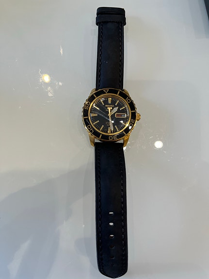 Seiko miesten rannekello musta/kulta nahkaranneke