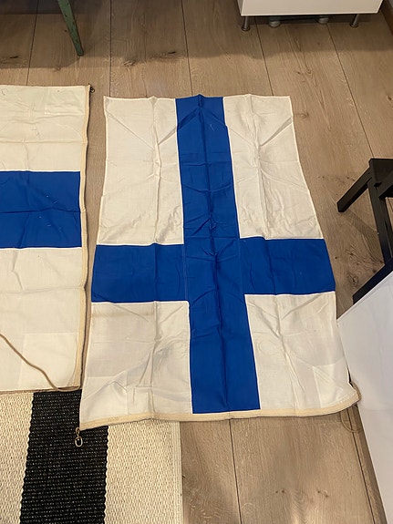 Suomen lippuja