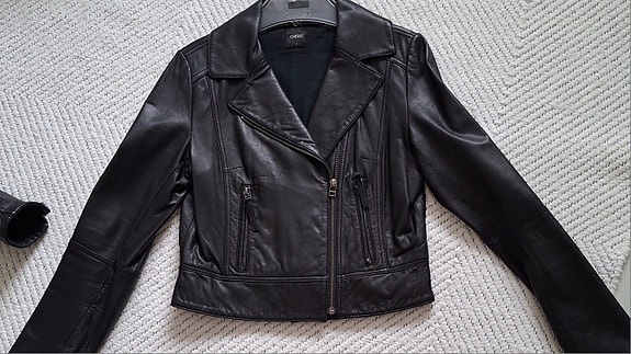 *Upea Oasis nahkatakki - Biker malli S - musta