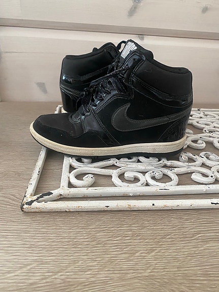 Nike tennarit koko 37 musta
