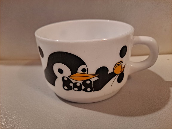 Pingviinikuvioinen valkoinen muki