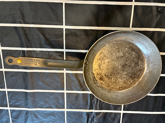 De Buyer hiiliteräspannu 28 cm