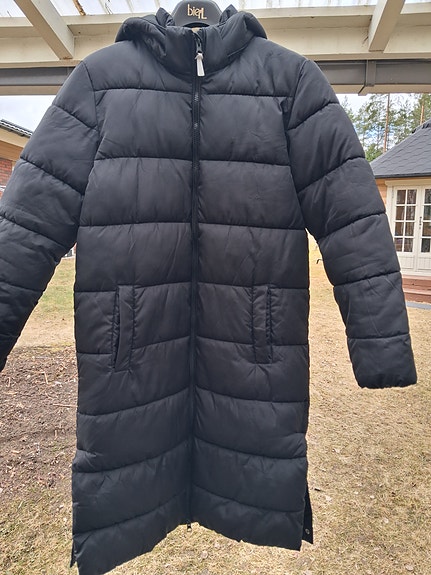 Pitkä toppatakki