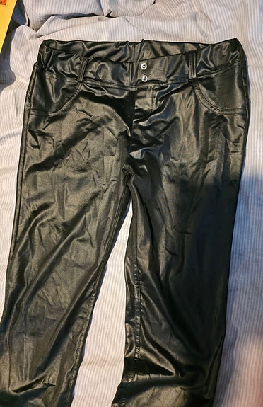 Kiiltävät legginsit