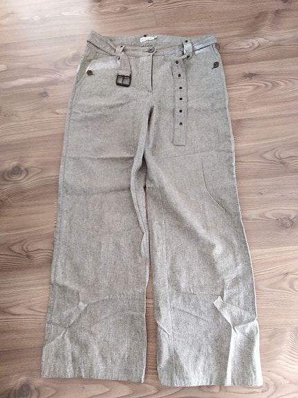 Leveälahkeiset housut 38