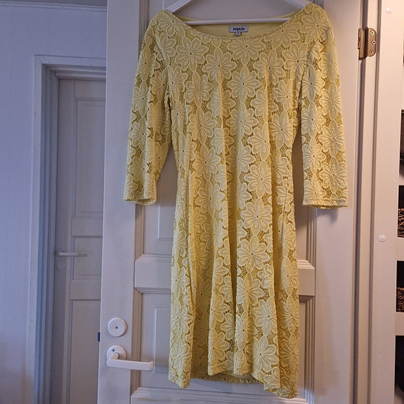 Keltainen mekko S