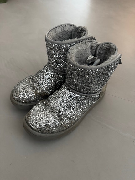 UGG talvikengät koko 39 hopea glitter