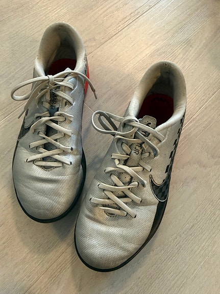 Nike lasten sisäpelikengät koko 34  unisex