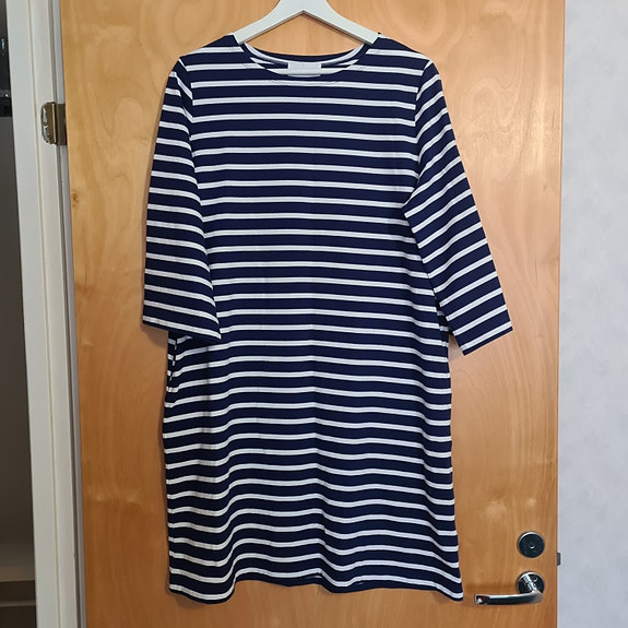 Finnwearin taskullinen mekko M