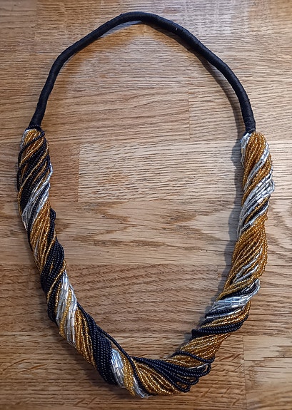 Näyttävä vintage kaulakoru musta-kulta-hopea