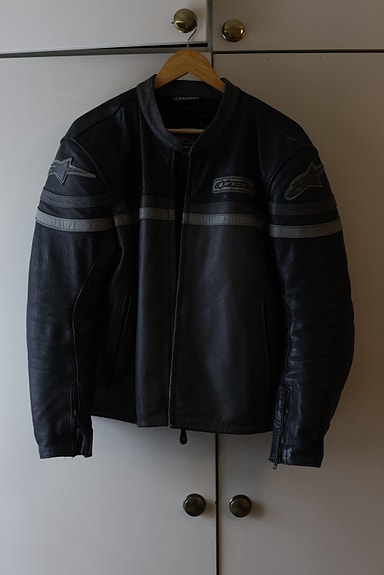 Alpinestars nahkainen ajotakki musta harmaa
