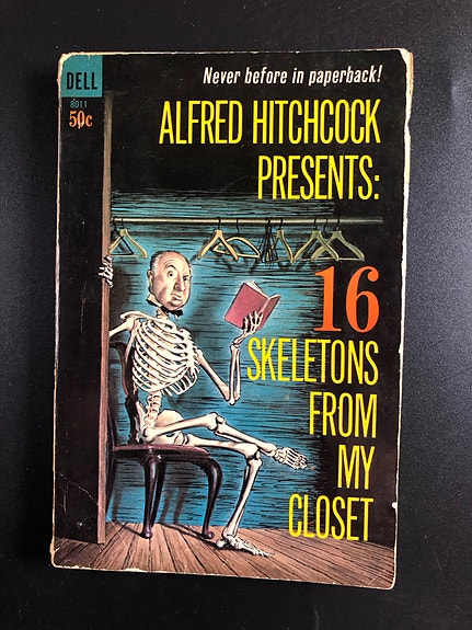 Alfred Hitchcock Presents - 16 Skeletons From My Closet (Book in English)