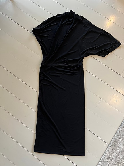 Katri Niskanen One Shoulder dress L myyn tai vaihdan S