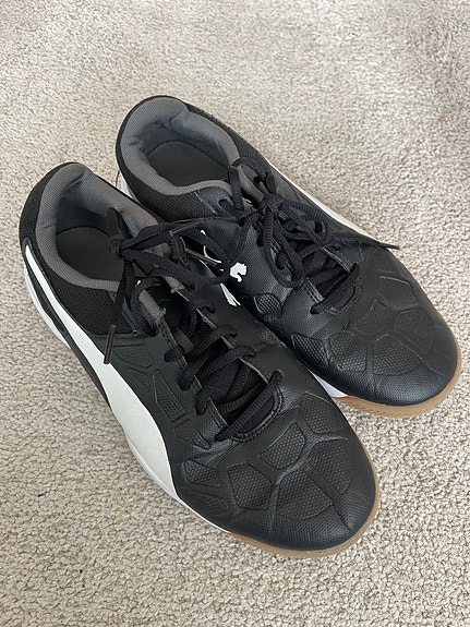 Puma sisäpelikengät 41 musta